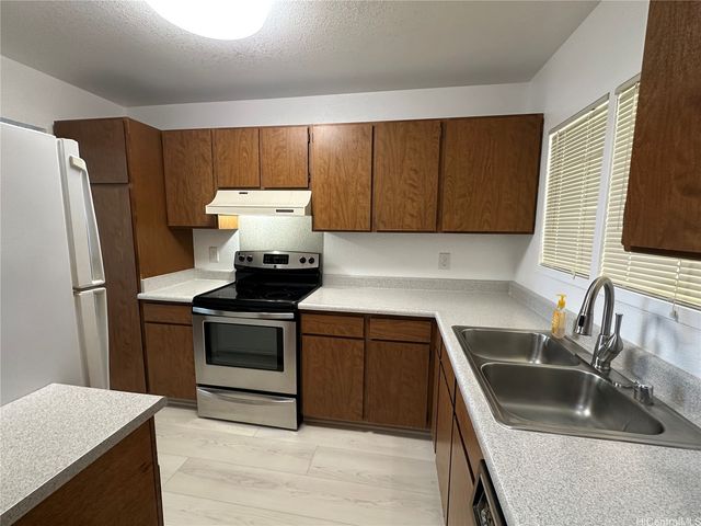 98-1379 Koaheahe Place 33, Pearl City, HI 96782