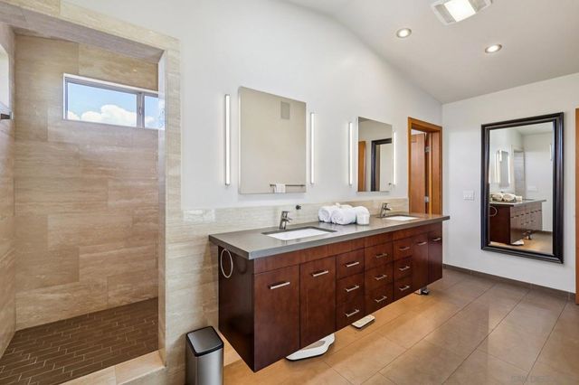 4930 September, San Diego, CA 92110