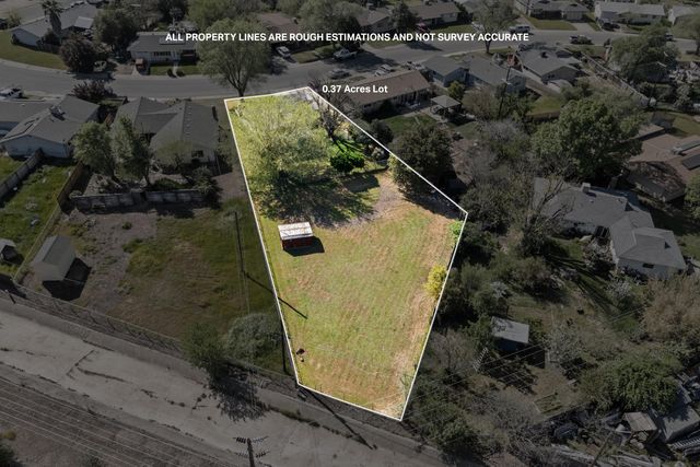 1423 Hemlock Avenue, Anderson, CA 96007