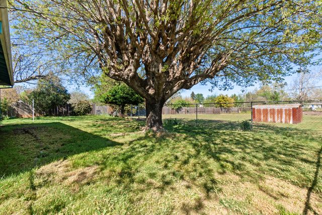 1423 Hemlock Avenue, Anderson, CA 96007