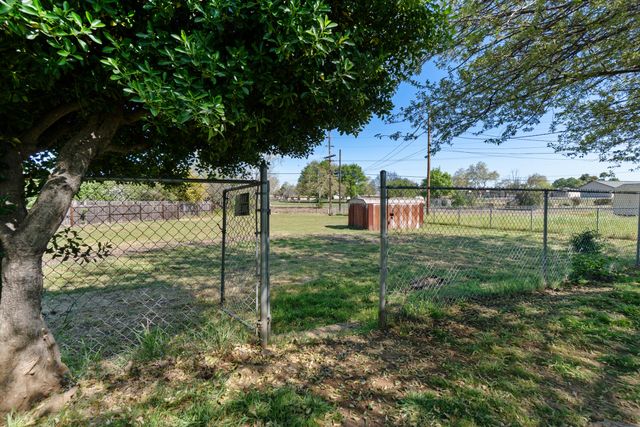 1423 Hemlock Avenue, Anderson, CA 96007