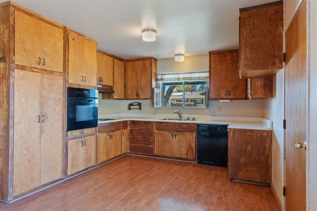 1423 Hemlock Avenue, Anderson, CA 96007