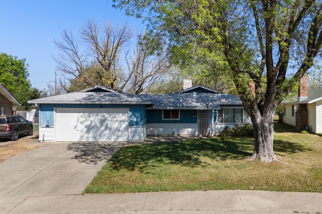 1423 Hemlock Avenue, Anderson, CA 96007