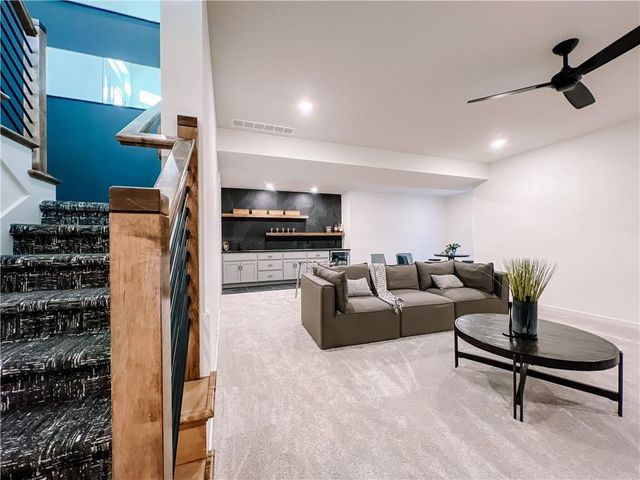 2700 Wheatley Drive, Blue Springs, MO 64029