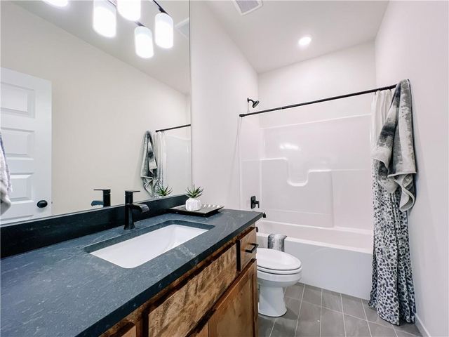 2700 Wheatley Drive, Blue Springs, MO 64029