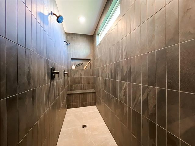 2700 Wheatley Drive, Blue Springs, MO 64029