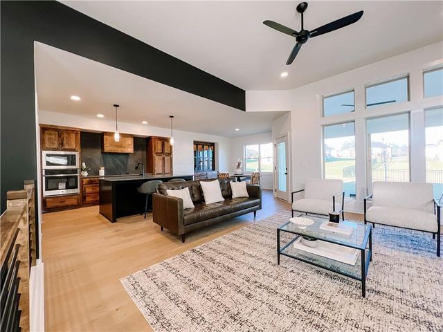 2700 Wheatley Drive, Blue Springs, MO 64029