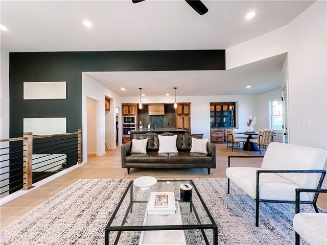 2700 Wheatley Drive, Blue Springs, MO 64029