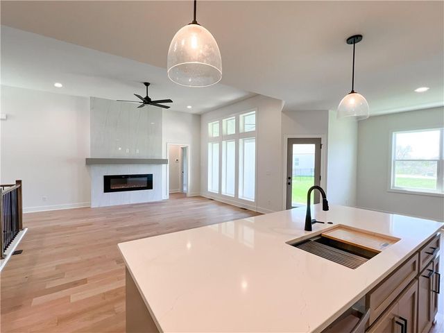 2700 Wheatley Drive, Blue Springs, MO 64029