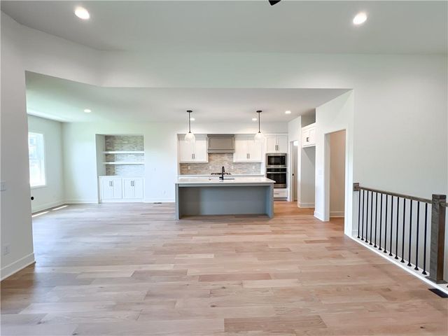 2700 Wheatley Drive, Blue Springs, MO 64029