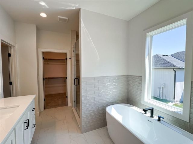 2700 Wheatley Drive, Blue Springs, MO 64029