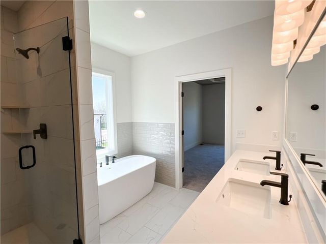 2700 Wheatley Drive, Blue Springs, MO 64029