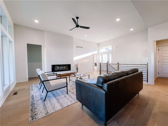 2700 Wheatley Drive, Blue Springs, MO 64029