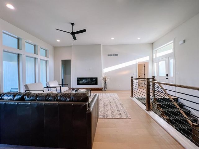 2700 Wheatley Drive, Blue Springs, MO 64029