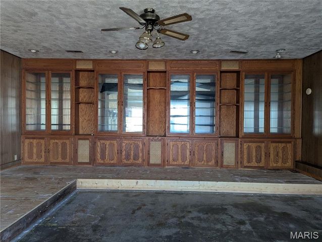 201 S East Street, Warrenton, MO 63383