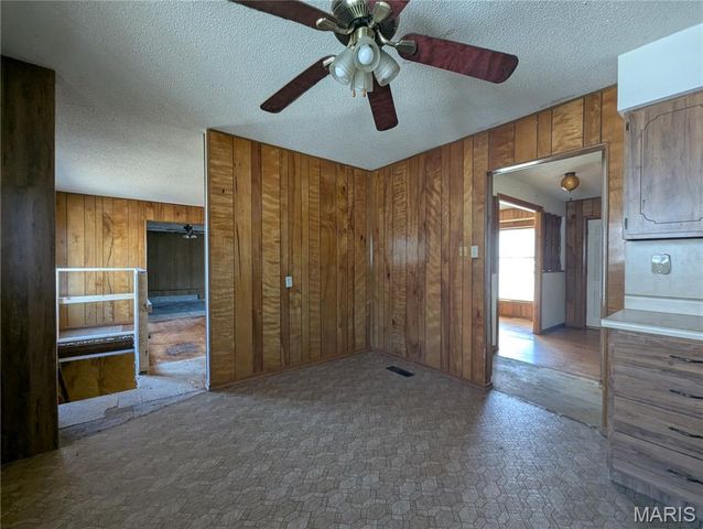 201 S East Street, Warrenton, MO 63383