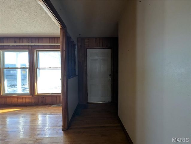 201 S East Street, Warrenton, MO 63383