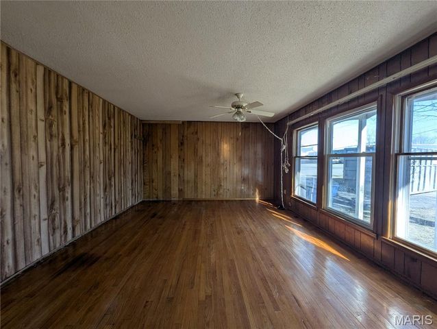 201 S East Street, Warrenton, MO 63383