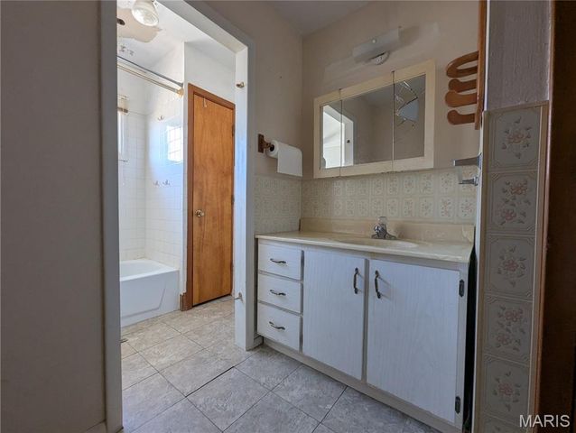 201 S East Street, Warrenton, MO 63383