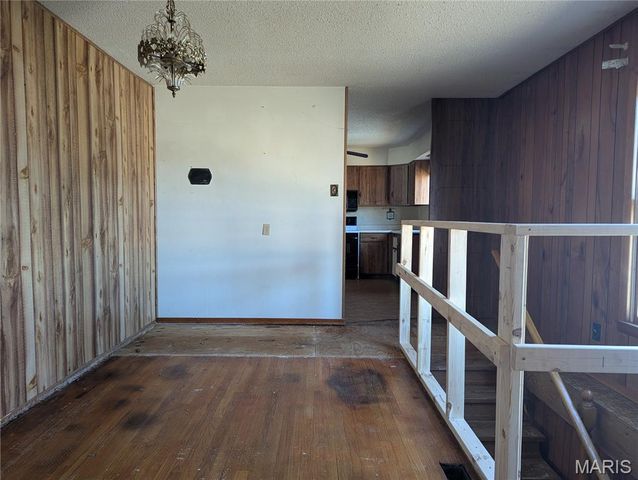 201 S East Street, Warrenton, MO 63383