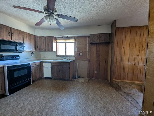 201 S East Street, Warrenton, MO 63383