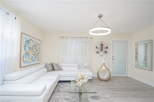 260 8th ST NE, Naples, FL 34120