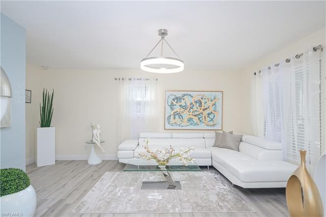 260 8th ST NE, Naples, FL 34120