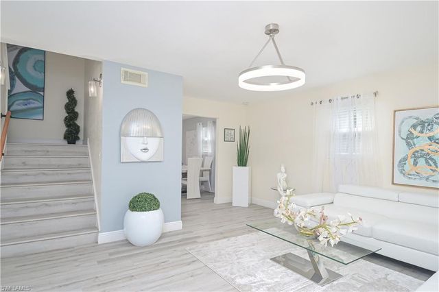 260 8th ST NE, Naples, FL 34120
