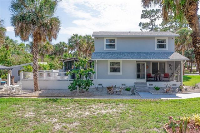 260 8th ST NE, Naples, FL 34120