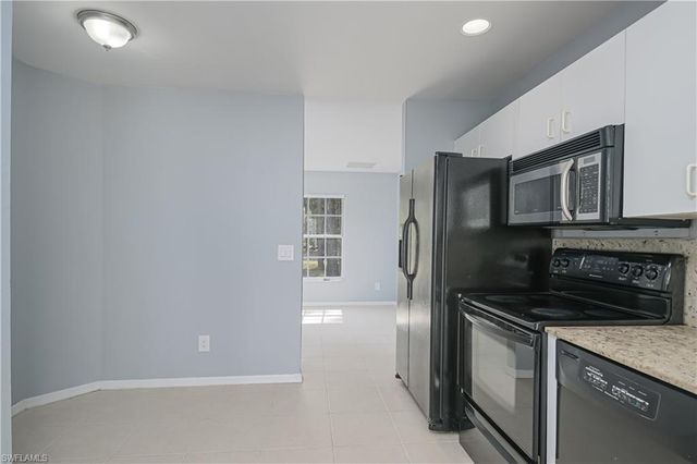 260 8th ST NE, Naples, FL 34120