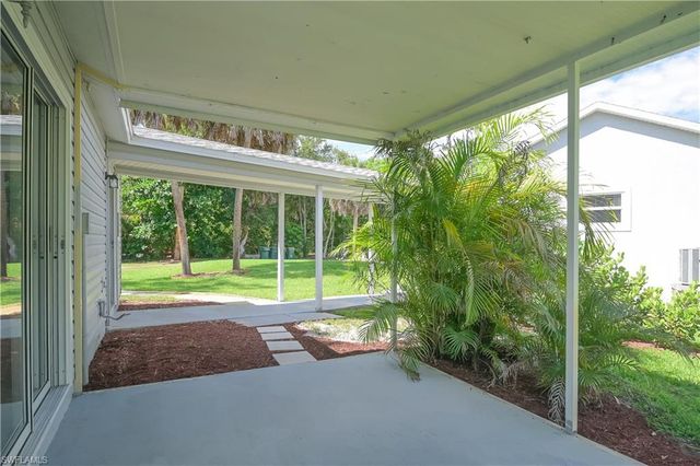 260 8th ST NE, Naples, FL 34120
