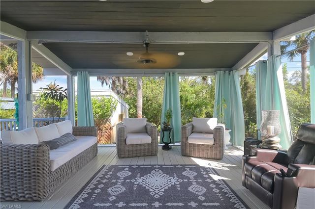 260 8th ST NE, Naples, FL 34120