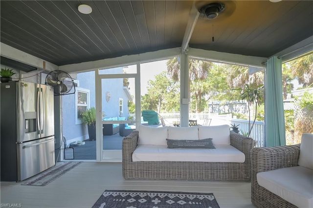 260 8th ST NE, Naples, FL 34120