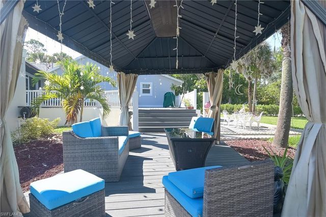 260 8th ST NE, Naples, FL 34120