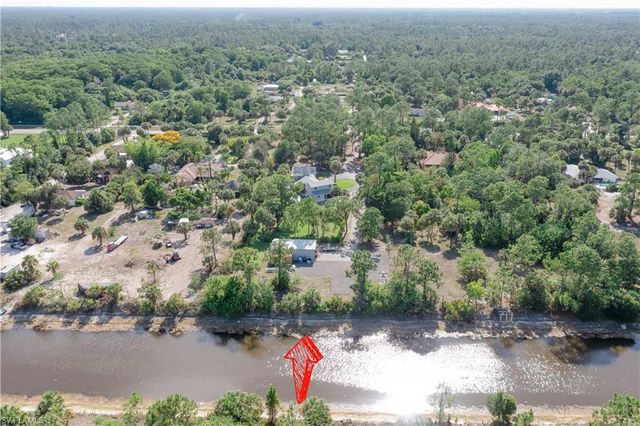 260 8th ST NE, Naples, FL 34120