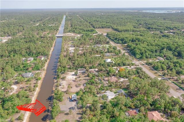 260 8th ST NE, Naples, FL 34120