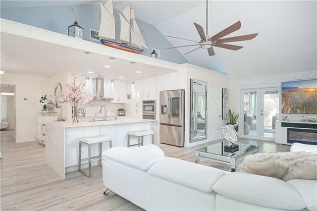 260 8th ST NE, Naples, FL 34120