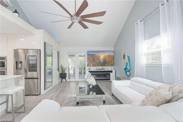 260 8th ST NE, Naples, FL 34120