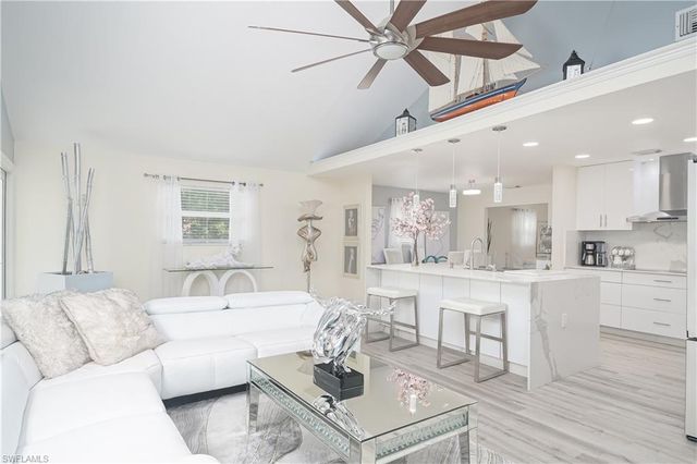 260 8th ST NE, Naples, FL 34120