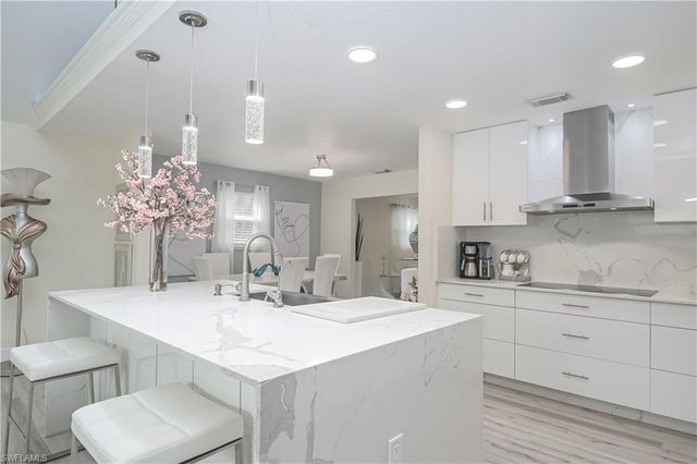 260 8th ST NE, Naples, FL 34120