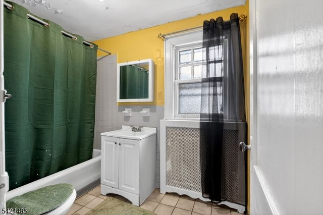 819 Lyons Ave, Irvington Twp., NJ 07111