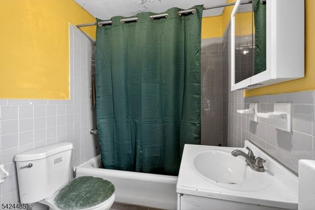 819 Lyons Ave, Irvington Twp., NJ 07111