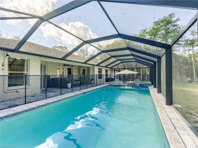 99 19th St NW, Naples, FL 34120