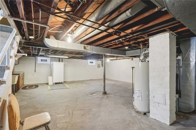 1111 Crowe Street, Shenango Twp, PA 16101