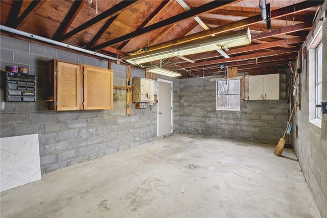 1111 Crowe Street, Shenango Twp, PA 16101