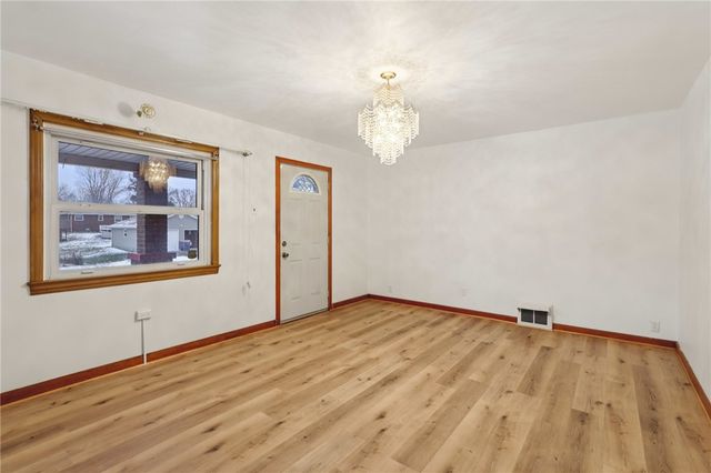 1111 Crowe Street, Shenango Twp, PA 16101