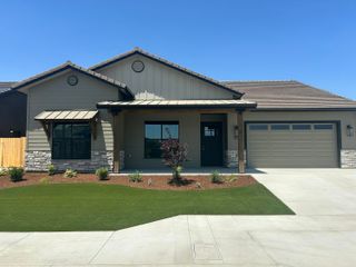 921 Hidden Ridge, Tulare, CA 93274
