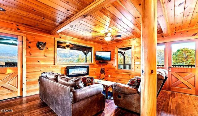 304 Carly Way, Gatlinburg, TN 37738