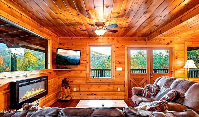 304 Carly Way, Gatlinburg, TN 37738