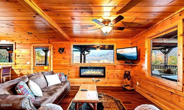 304 Carly Way, Gatlinburg, TN 37738